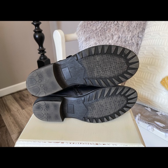 Gorgeous black super soft black leather boots! - Picture 6 of 7